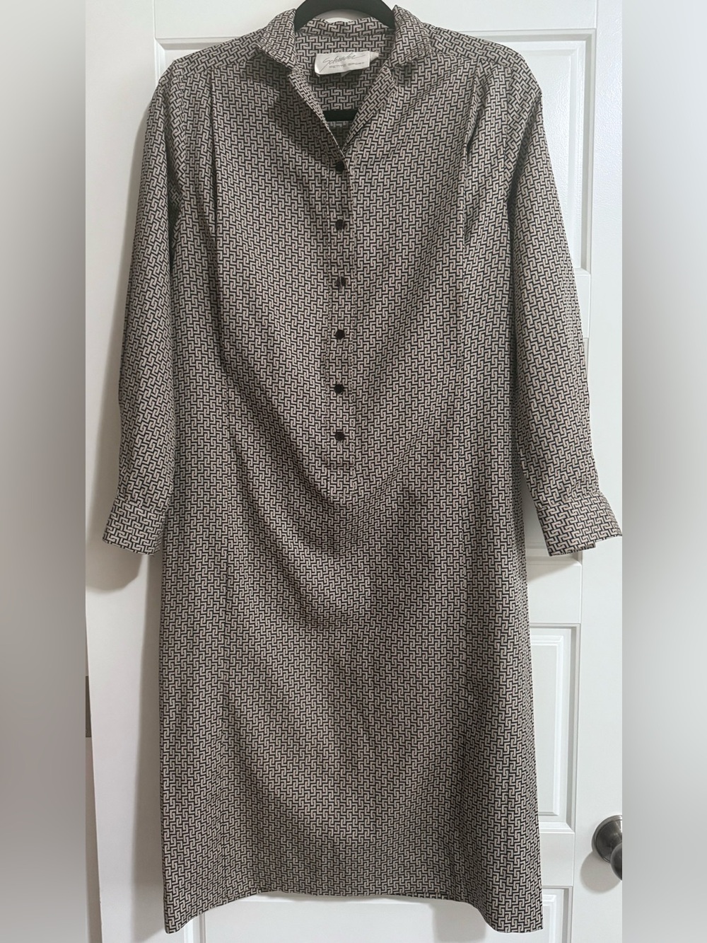 Shrader Petite Sport Vintage XL Patterned Beige & Black Long Sleeve Shift Dress